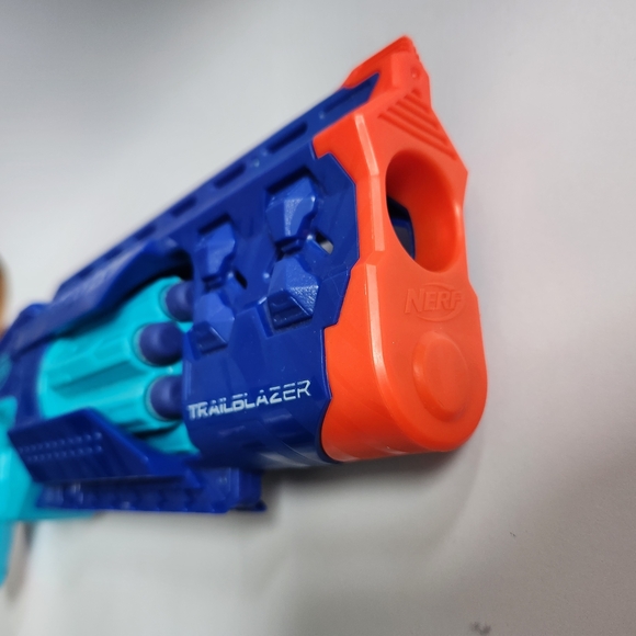 NERF Trailblazer Blue and Orange Blaster 8-Dart Gun With Extra Darts - Picture 3 of 7